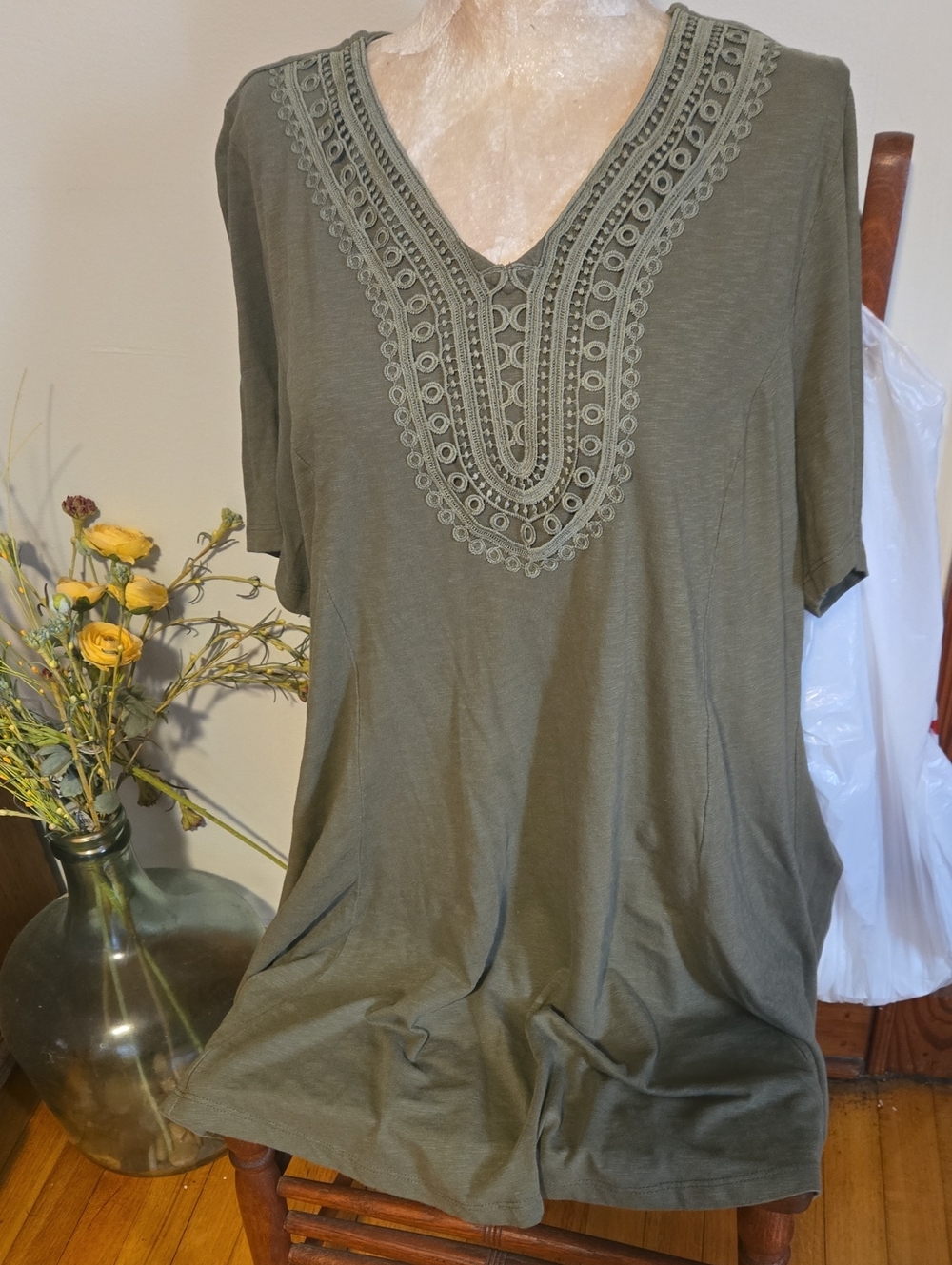 Catherines Olive Green V-Neck Embroidered Tunic Size 0x - Picture 2 of 3